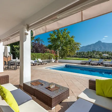 Casa La Concha - Luxury 6 Bedroom In Marbella, Beautiful Mountain View, Heated Swimming Pool, 15min Walk To Puerto Banus Beaches, Sleeps Up To 12 Marbella